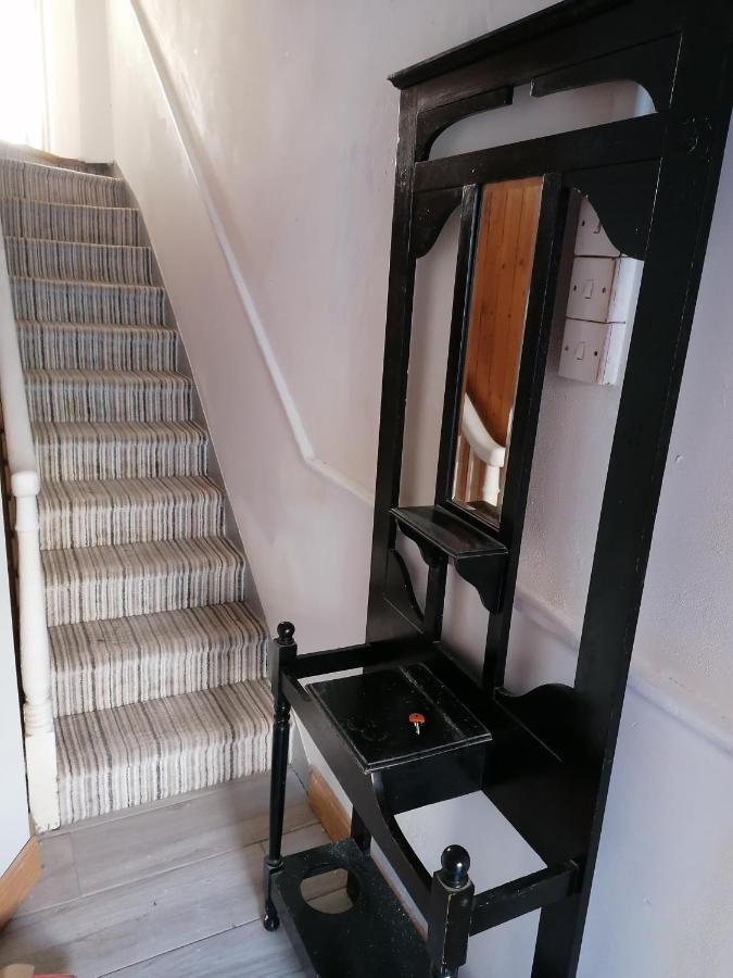 Ferguson'S Traditional Townhouse Dunkineely Buitenkant foto