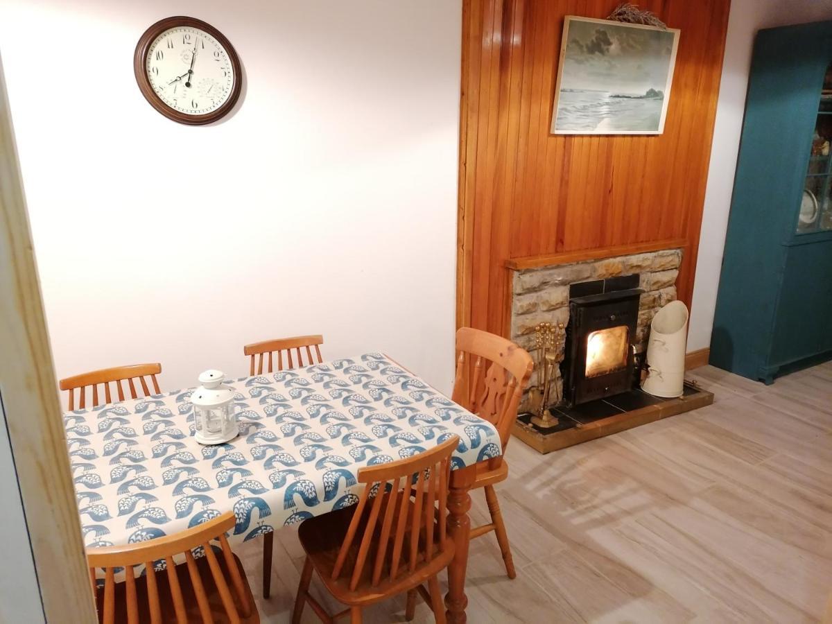 Ferguson'S Traditional Townhouse Dunkineely Buitenkant foto
